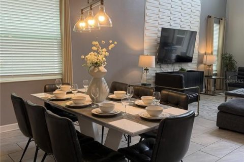 House in Kissimmee, Florida 5 bedrooms, 278.34 sq.m. № 2284191 - photo 4