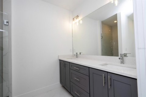 House in North Port, Florida 4 bedrooms, 171.96 sq.m. № 2156146 - photo 23
