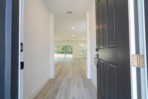 House in North Port, Florida 4 bedrooms, 171.96 sq.m. № 2156146 - photo 3