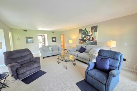 Condo in Sarasota, Florida, 2 bedrooms  № 1855946 - photo 8