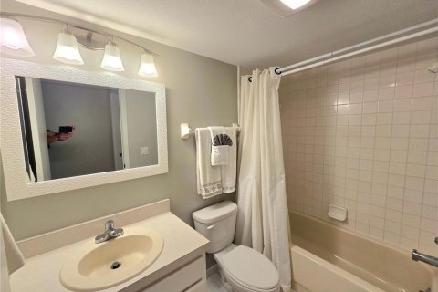 Condo in Sarasota, Florida, 2 bedrooms  № 1855946 - photo 24