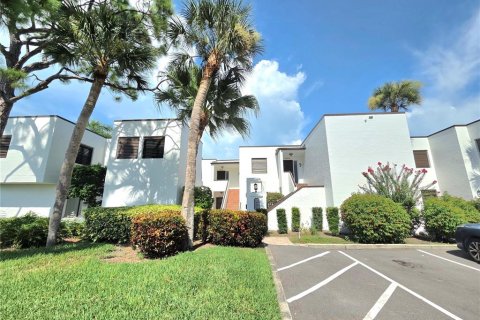 Condo in Sarasota, Florida, 2 bedrooms  № 1855946 - photo 1
