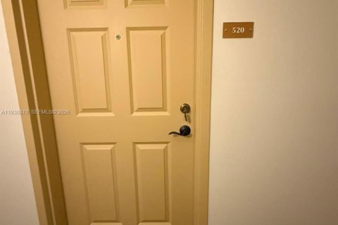 Condo in Miami, Florida, 2 bedrooms  № 1996000 - photo 18