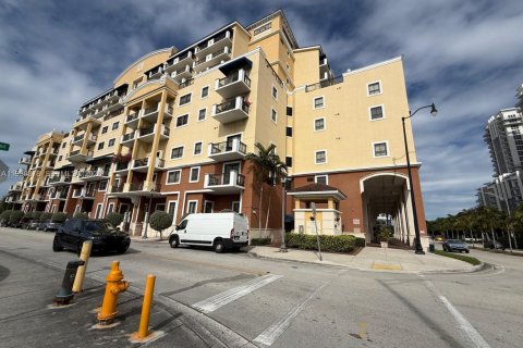 Condo in Miami, Florida, 2 bedrooms  № 1996000 - photo 2