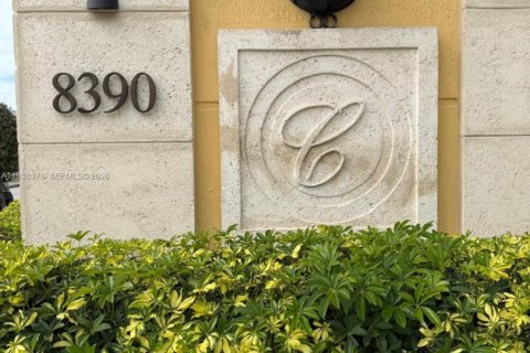 Condo in Miami, Florida, 2 bedrooms  № 1996000 - photo 4