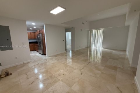 Condo in Miami, Florida, 2 bedrooms  № 1996000 - photo 22