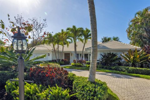 House in Gulf Stream, Florida 3 bedrooms, 195.93 sq.m. № 2252872
