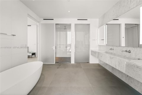 Copropriété à louer à Hallandale Beach, Floride: 3 chambres, 235.04 m2 № 2046432 - photo 12