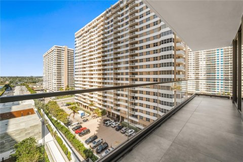Copropriété à louer à Hallandale Beach, Floride: 3 chambres, 235.04 m2 № 2046432 - photo 21