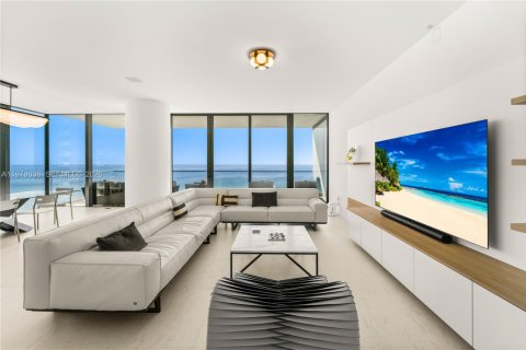 Copropriété à louer à Hallandale Beach, Floride: 3 chambres, 235.04 m2 № 2046432 - photo 3