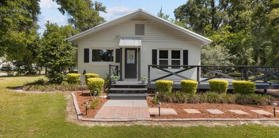 House in Trenton, Florida 2 bedrooms, 111.3 sq.m. № 1759910