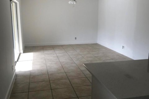Condominio en alquiler en North Palm Beach, Florida, 2 dormitorios, 80.27 m2 № 1183100 - foto 1