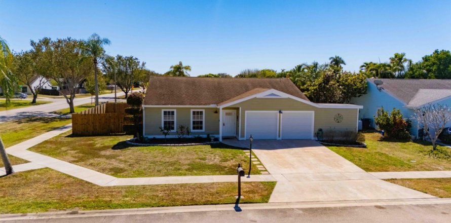 Villa ou maison à Lake Worth, Floride 3 chambres, 215.53 m2 № 2078169