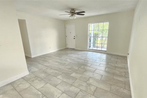 House in Tampa, Florida 3 bedrooms, 118.08 sq.m. № 1851772 - photo 4