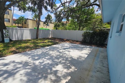 House in Tampa, Florida 3 bedrooms, 118.08 sq.m. № 1851772 - photo 6