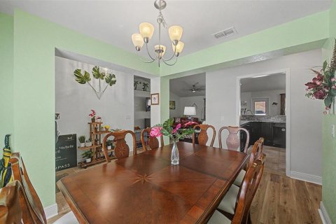 House in Auburndale, Florida 3 bedrooms, 172.24 sq.m. № 2131979 - photo 11