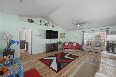 House in Auburndale, Florida 3 bedrooms, 172.24 sq.m. № 2131979 - photo 6