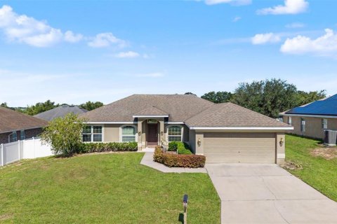 Casa en Auburndale, Florida 3 dormitorios, 172.24 m2 № 2131979