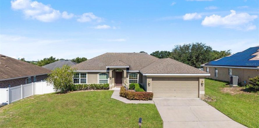 House in Auburndale, Florida 3 bedrooms, 172.24 sq.m. № 2131979