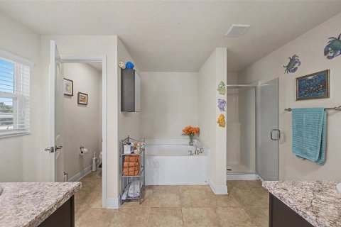 House in Auburndale, Florida 3 bedrooms, 172.24 sq.m. № 2131979 - photo 16