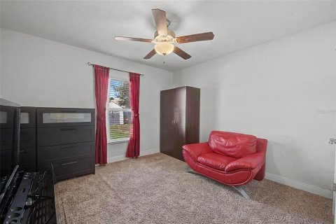 House in Auburndale, Florida 3 bedrooms, 172.24 sq.m. № 2131979 - photo 19