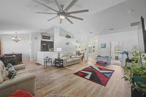 House in Auburndale, Florida 3 bedrooms, 172.24 sq.m. № 2131979 - photo 4