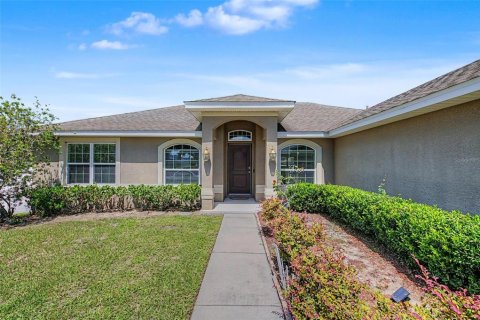 House in Auburndale, Florida 3 bedrooms, 172.24 sq.m. № 2131979 - photo 2