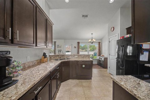 House in Auburndale, Florida 3 bedrooms, 172.24 sq.m. № 2131979 - photo 8