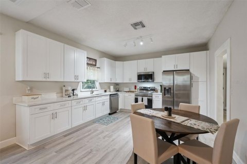 Villa ou maison à vendre à Sanford, Floride: 3 chambres, 112.04 m2 № 2418890 - photo 5