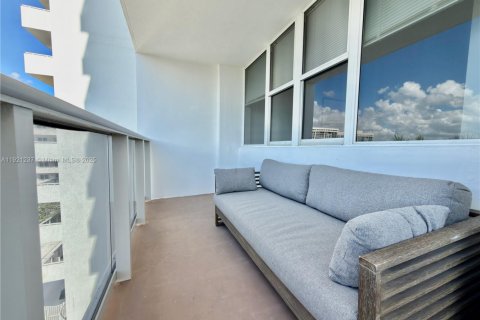 Copropriété à louer à Hallandale Beach, Floride: 2 chambres, 102.19 m2 № 1974233 - photo 24
