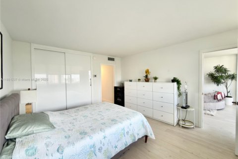 Copropriété à louer à Hallandale Beach, Floride: 2 chambres, 102.19 m2 № 1974233 - photo 30