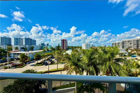 Copropriété à louer à Hallandale Beach, Floride: 2 chambres, 102.19 m2 № 1974233 - photo 23