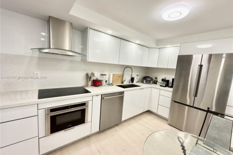 Copropriété à louer à Hallandale Beach, Floride: 2 chambres, 102.19 m2 № 1974233 - photo 7