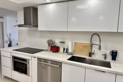 Copropriété à louer à Hallandale Beach, Floride: 2 chambres, 102.19 m2 № 1974233 - photo 10