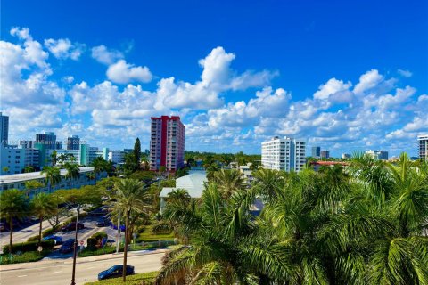 Copropriété à louer à Hallandale Beach, Floride: 2 chambres, 102.19 m2 № 1974233 - photo 22