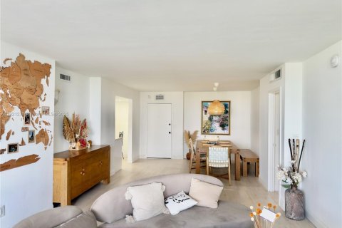 Copropriété à louer à Hallandale Beach, Floride: 2 chambres, 102.19 m2 № 1974233 - photo 17