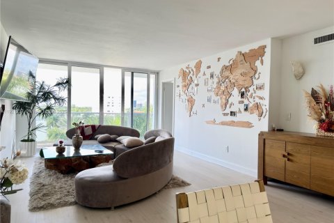 Copropriété à louer à Hallandale Beach, Floride: 2 chambres, 102.19 m2 № 1974233 - photo 13