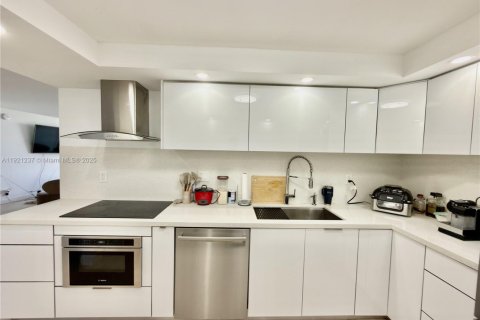 Copropriété à louer à Hallandale Beach, Floride: 2 chambres, 102.19 m2 № 1974233 - photo 9