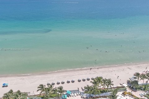 Copropriété à louer à Hollywood, Floride: 3 chambres, 257.99 m2 № 2169858 - photo 2
