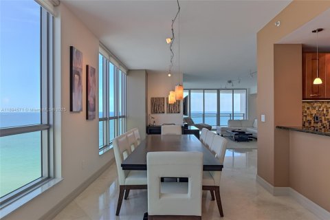 Copropriété à louer à Hollywood, Floride: 3 chambres, 257.99 m2 № 2169858 - photo 14