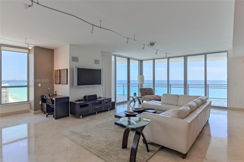 Copropriété à louer à Hollywood, Floride: 3 chambres, 257.99 m2 № 2169858 - photo 19