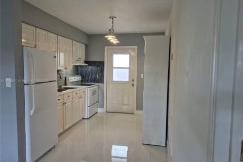 Villa ou maison à louer à Dania Beach, Floride: 3 chambres, 164.34 m2 № 1924632 - photo 8