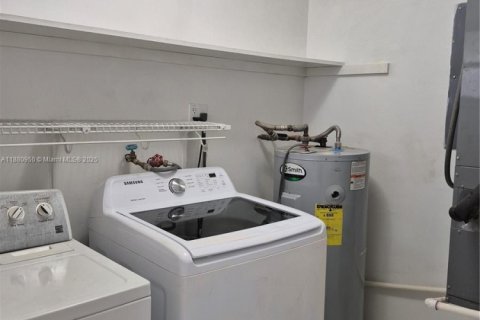 Villa ou maison à louer à Dania Beach, Floride: 3 chambres, 164.34 m2 № 1924632 - photo 25