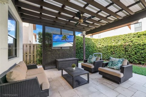 Casa en venta en Doral, Florida, 4 dormitorios, 236.71 m2 № 2289152 - foto 10