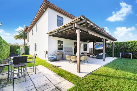 Casa en venta en Doral, Florida, 4 dormitorios, 236.71 m2 № 2289152 - foto 9