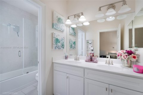 Casa en venta en Doral, Florida, 4 dormitorios, 236.71 m2 № 2289152 - foto 17
