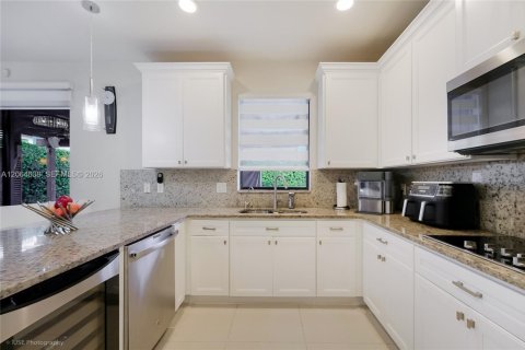 Casa en venta en Doral, Florida, 4 dormitorios, 236.71 m2 № 2289152 - foto 7