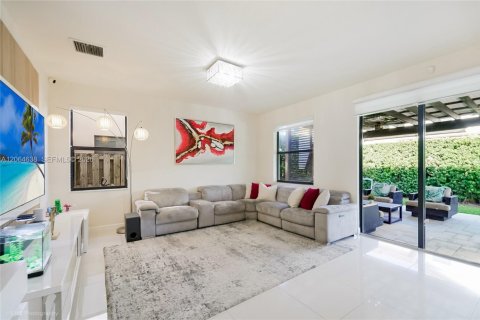 Casa en venta en Doral, Florida, 4 dormitorios, 236.71 m2 № 2289152 - foto 8