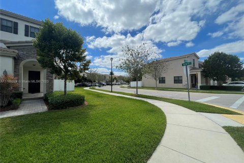 Casa en venta en Miami, Florida, 3 dormitorios, 182.55 m2 № 1708473 - foto 10