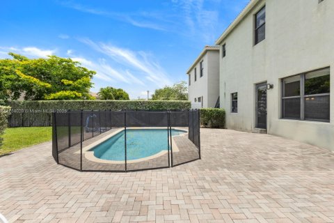 Casa en venta en Miami, Florida, 3 dormitorios, 182.55 m2 № 1708473 - foto 24